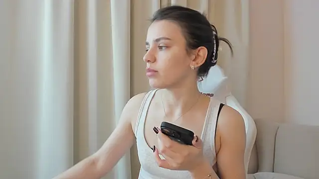 Snapshot of SuzyJamess chatting on December 21, 2024, 1:47 am SuzyJamess online show from December 21, 2024, 1:47 am