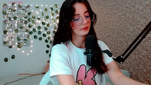 Snapshot of emma_unu chatting on January 14, 2025, 2:50 am emma unu online show from January 14, 2025, 2:50 am