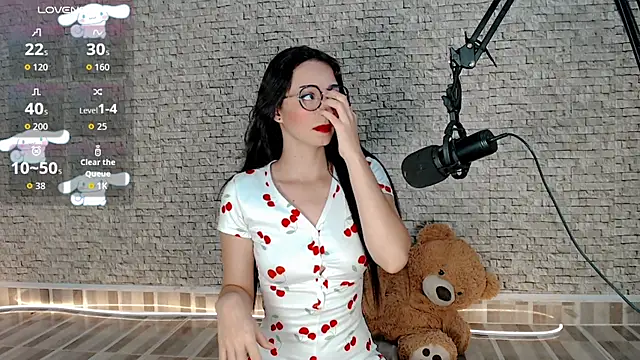Snapshot of emma_unu chatting on June 6, 2026, 3:01 am emma unu online show from June 6, 2026, 3:01 am