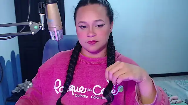 Snapshot of Luciernaga18 chatting on October 17, 2025, 3:21 am Luciernaga18 online show from October 17, 2025, 3:21 am