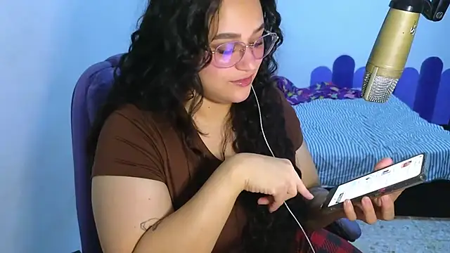 Snapshot of Luciernaga18 chatting on April 2, 2026, 11:44 pm Luciernaga18 online show from April 2, 2026, 11:44 pm