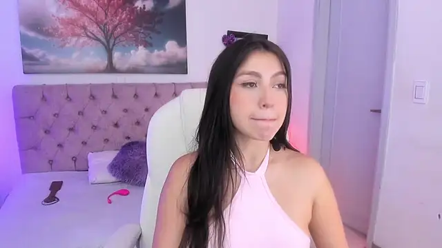 Julianaa Castro  online show from March 12, 2025, 11:43 am