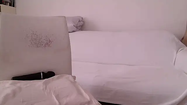 Snapshot of fragrance72 chatting on April 10, 2026, 12:56 pm fragrance72 online show from April 10, 2026, 12:56 pm