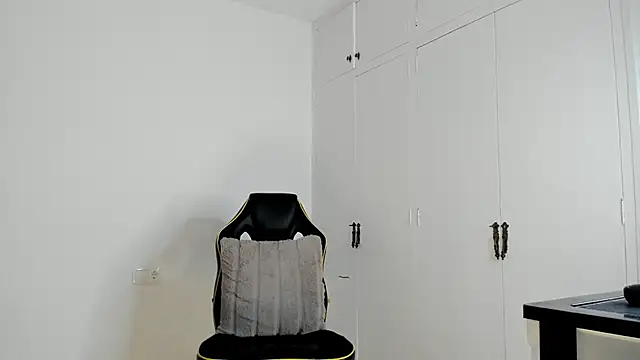 Snapshot of dan01_ chatting on February 17, 2025, 12:27 pm dan01  online show from February 17, 2025, 12:27 pm