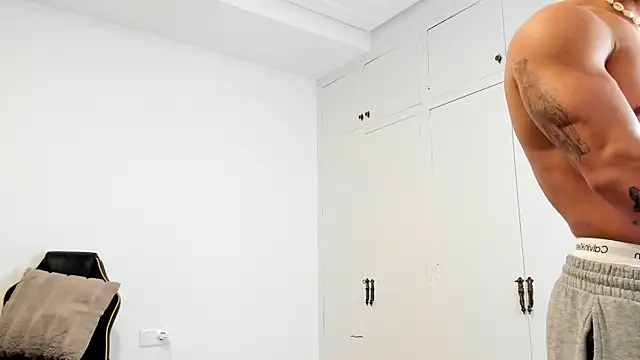 Snapshot of dan01_ chatting on February 28, 2025, 10:09 am dan01  online show from February 28, 2025, 10:09 am