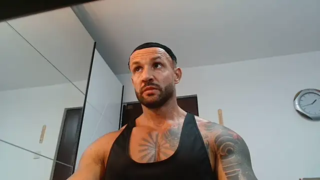 Snapshot of Magnificmuscles89 chatting on May 27, 2026, 10:44 am Magnificmuscles89 online show from May 27, 2026, 10:44 am
