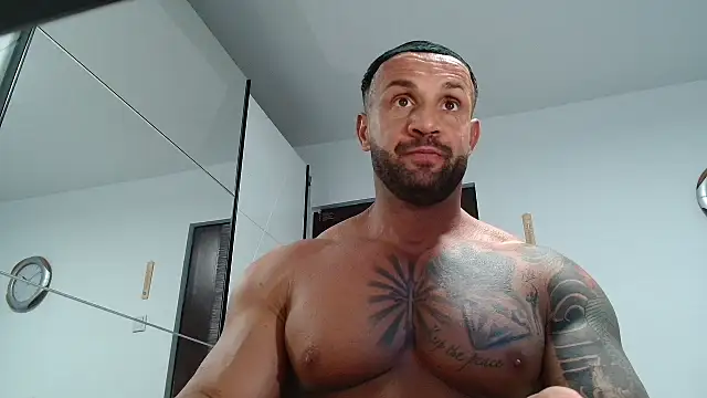 Snapshot of Magnificmuscles89 chatting on April 22, 2026, 10:49 pm Magnificmuscles89 online show from April 22, 2026, 10:49 pm