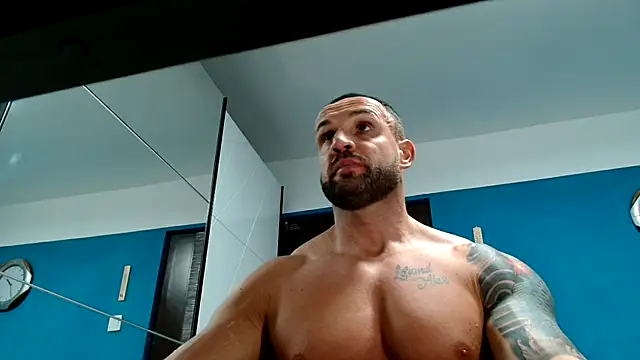 Snapshot of Magnificmuscles89 chatting on March 17, 2025, 11:31 am Magnificmuscles89 online show from March 17, 2025, 11:31 am