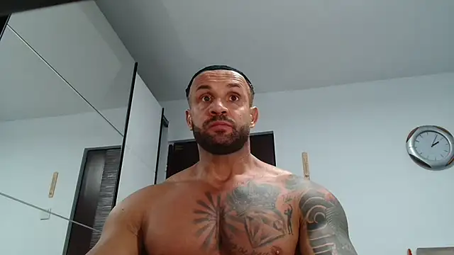 Snapshot of Magnificmuscles89 chatting on April 30, 2026, 11:06 am Magnificmuscles89 online show from April 30, 2026, 11:06 am