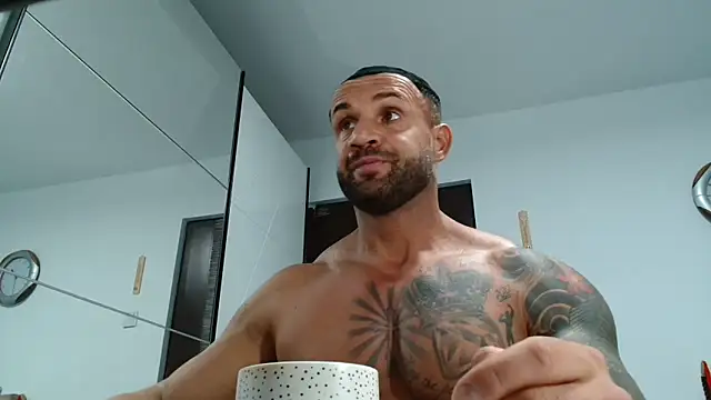 Snapshot of Magnificmuscles89 chatting on April 20, 2026, 10:29 am Magnificmuscles89 online show from April 20, 2026, 10:29 am