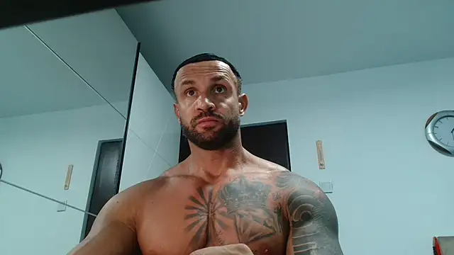 Snapshot of Magnificmuscles89 chatting on May 18, 2026, 10:31 am Magnificmuscles89 online show from May 18, 2026, 10:31 am