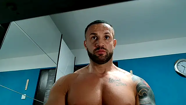 Snapshot of Magnificmuscles89 chatting on March 15, 2025, 8:32 pm Magnificmuscles89 online show from March 15, 2025, 8:32 pm