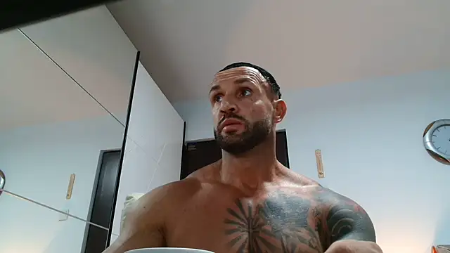 Snapshot of Magnificmuscles89 chatting on May 26, 2026, 10:13 am Magnificmuscles89 online show from May 26, 2026, 10:13 am