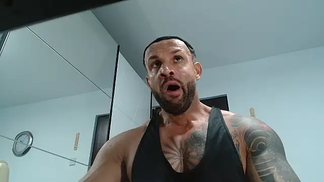 Snapshot of Magnificmuscles89 chatting on May 14, 2026, 10:56 am Magnificmuscles89 online show from May 14, 2026, 10:56 am