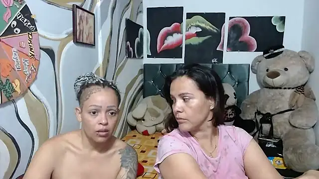 manzanahot9 online show from November 17, 2025, 5:39 pm