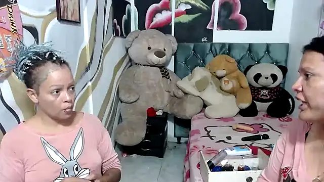 manzanahot9 online show from September 11, 2025, 7:03 pm