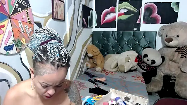 manzanahot9 online show from October 27, 2025, 11:33 am