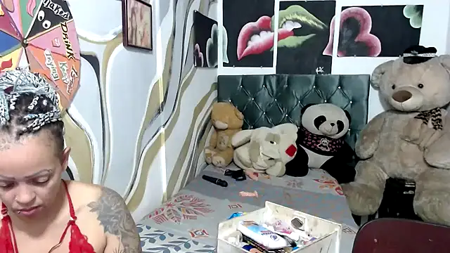 manzanahot9 online show from October 23, 2025, 8:40 pm