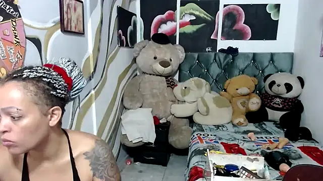 manzanahot9 online show from September 13, 2025, 1:22 pm