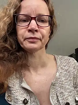 Snapshot of AnnikaRose chatting on April 15, 2026, 5:46 am AnnikaRose online show from April 15, 2026, 5:46 am