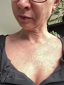 Snapshot of AnnikaRose chatting on April 20, 2026, 12:41 pm AnnikaRose online show from April 20, 2026, 12:41 pm
