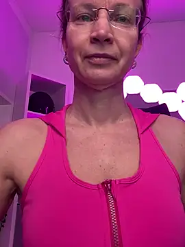 Snapshot of AnnikaRose chatting on April 6, 2026, 7:20 am AnnikaRose online show from April 6, 2026, 7:20 am