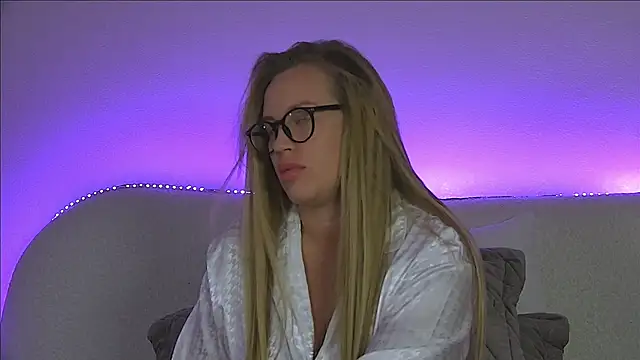 Snapshot of MariaNeumann chatting on March 16, 2025, 9:37 pm MariaNeumann online show from March 16, 2025, 9:37 pm