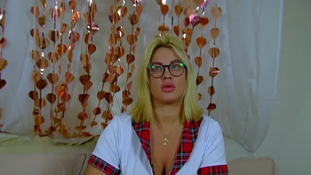 MariaNeumann online show from February 16, 2026, 6:17 pm