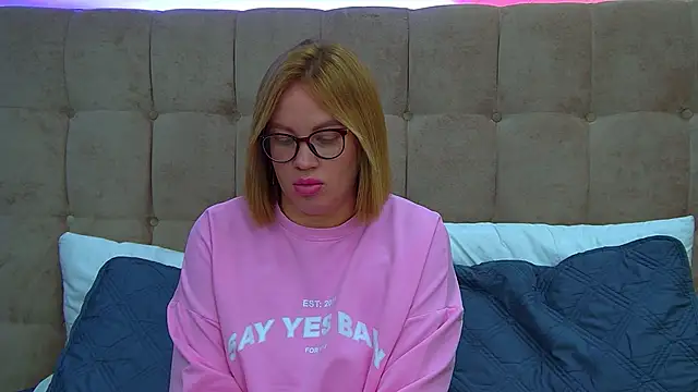 Snapshot of MariaNeumann chatting on September 11, 2025, 7:08 am MariaNeumann online show from September 11, 2025, 7:08 am