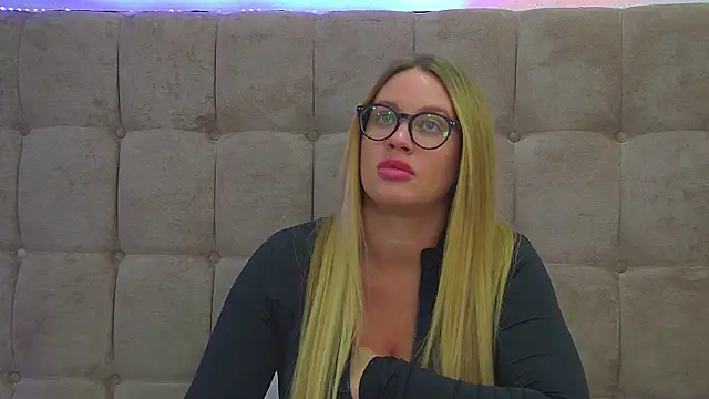 Snapshot of MariaNeumann chatting on March 20, 2025, 9:37 am MariaNeumann online show from March 20, 2025, 9:37 am