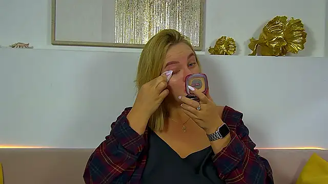 Snapshot of MariaNeumann chatting on November 21, 2025, 6:40 pm MariaNeumann online show from November 21, 2025, 6:40 pm