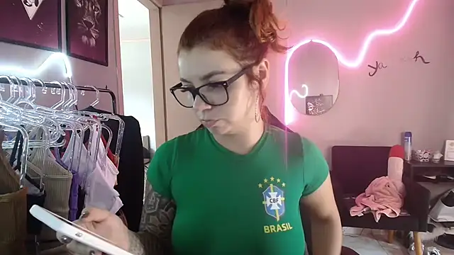 Snapshot of HotRuiva chatting on January 18, 2025, 5:48 pm HotRuiva online show from January 18, 2025, 5:48 pm