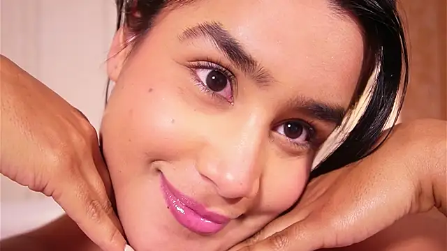 Snapshot of bonniekim_ chatting on October 1, 2025, 11:30 pm bonniekim online show from October 1, 2025, 11:30 pm