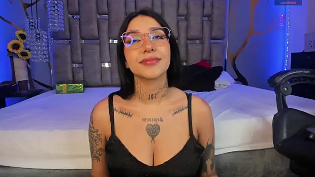 Leiaa  online show from January 5, 2025, 3:00 am