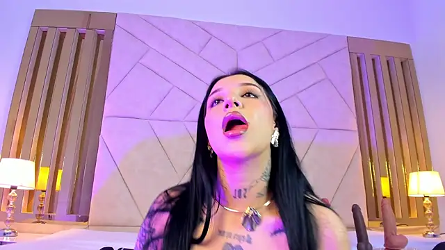 Leiaa  online show from September 19, 2025, 5:33 am