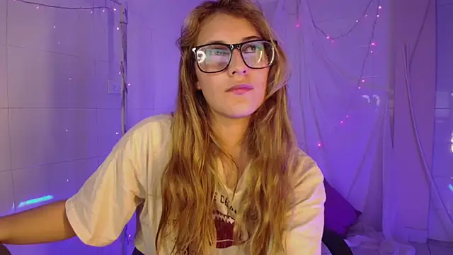 Snapshot of Giia_paiige18 chatting on January 16, 2026, 12:03 am Giia paiige18 online show from January 16, 2026, 12:03 am