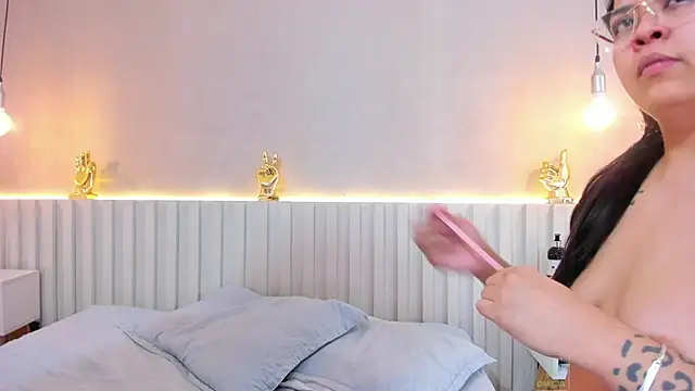 Snapshot of naughtylesbians__ chatting on March 7, 2025, 6:24 am naughtylesbians online show from March 7, 2025, 6:24 am