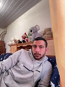 Snapshot of emea4 chatting on April 8, 2026, 3:13 pm emea4 online show from April 8, 2026, 3:13 pm