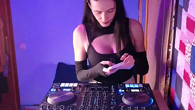 Snapshot of MemiKouki chatting on March 15, 2025, 7:59 pm MemiKouki online show from March 15, 2025, 7:59 pm