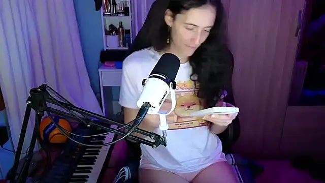 Snapshot of MemiKouki chatting on November 28, 2025, 5:35 pm MemiKouki online show from November 28, 2025, 5:35 pm