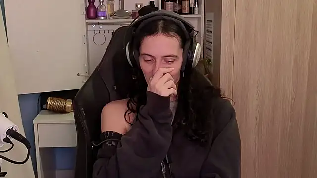 Snapshot of MemiKouki chatting on February 2, 2026, 5:34 pm MemiKouki online show from February 2, 2026, 5:34 pm