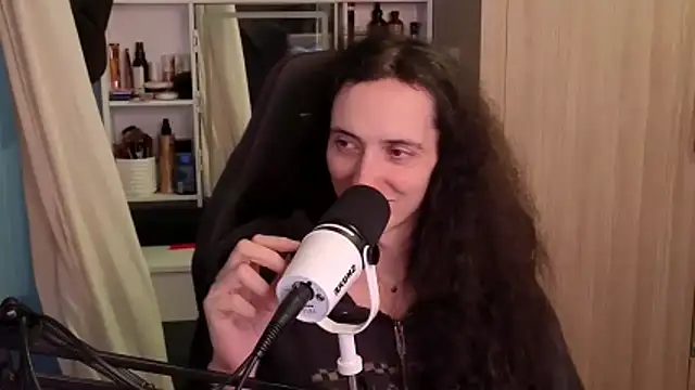 Snapshot of MemiKouki chatting on February 12, 2026, 3:01 pm MemiKouki online show from February 12, 2026, 3:01 pm