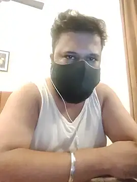 Hunk-Hand6 online show from November 10, 2025, 5:51 pm