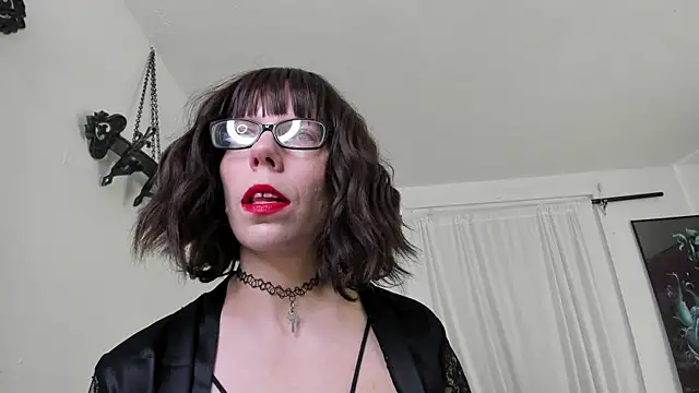 Snapshot of SaraDesirexo chatting on March 4, 2025, 8:35 am SaraDesirexo online show from March 4, 2025, 8:35 am