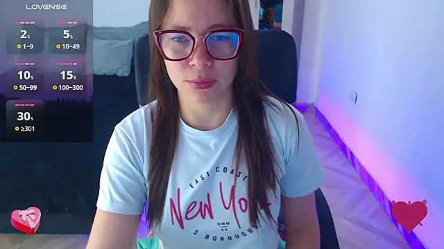 Snapshot of SharonR1 chatting on July 13, 2026, 11:15 pm SharonR1 online show from July 13, 2026, 11:15 pm