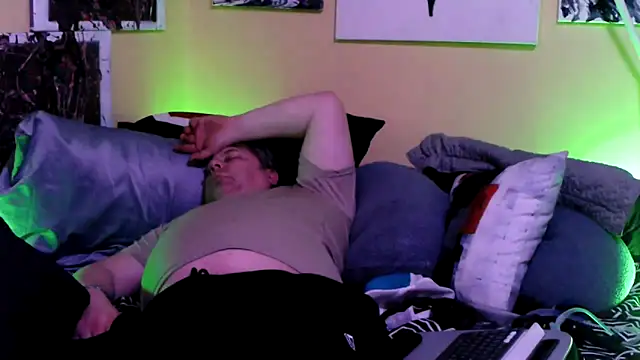 Snapshot of Mic_Oxinner chatting on February 25, 2026, 11:15 pm Mic Oxinner online show from February 25, 2026, 11:15 pm