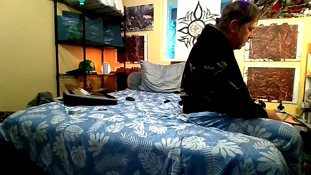 Snapshot of Mic_Oxinner chatting on December 20, 2025, 4:43 pm Mic Oxinner online show from December 20, 2025, 4:43 pm