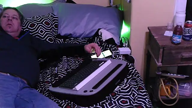 Snapshot of Mic_Oxinner chatting on February 23, 2026, 11:27 pm Mic Oxinner online show from February 23, 2026, 11:27 pm