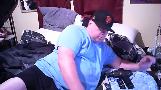 Snapshot of Mic_Oxinner chatting on October 8, 2025, 8:49 am Mic Oxinner online show from October 8, 2025, 8:49 am