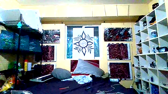 Snapshot of Mic_Oxinner chatting on December 18, 2025, 11:08 pm Mic Oxinner online show from December 18, 2025, 11:08 pm